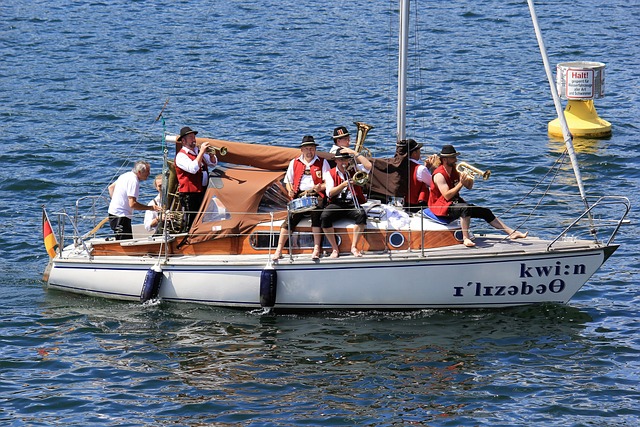 足球——德国杯半决赛：斯图加特胜莱比锡.